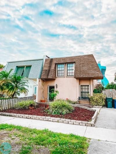 Property Photo:  5501 SW 44th Ave  FL 33314 