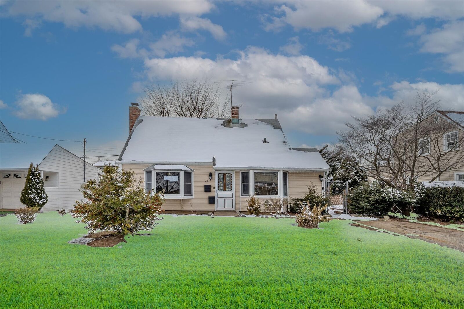 Property Photo:  28 Farm Lane  NY 11756 