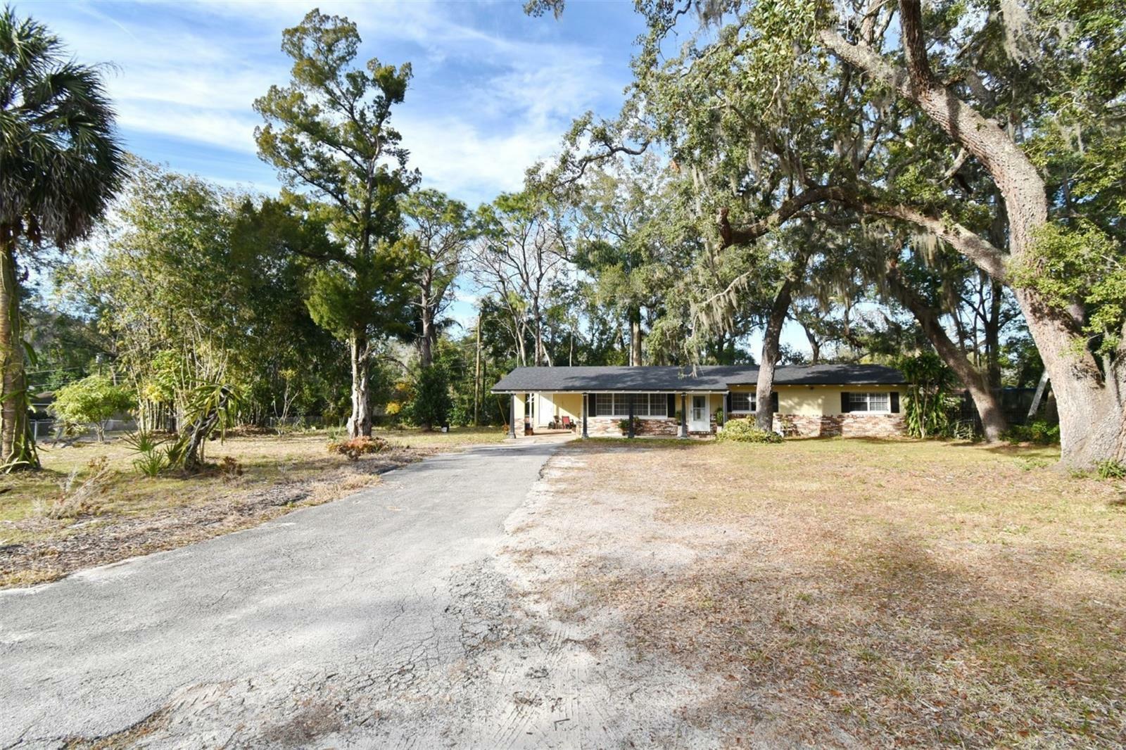 Property Photo:  176 E Grand Bend Avenue  FL 32746 