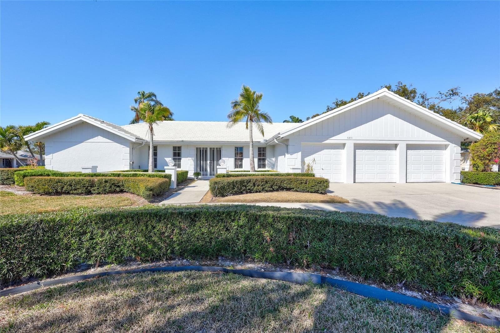 Property Photo:  6851 Country Lakes Circle  FL 34243 