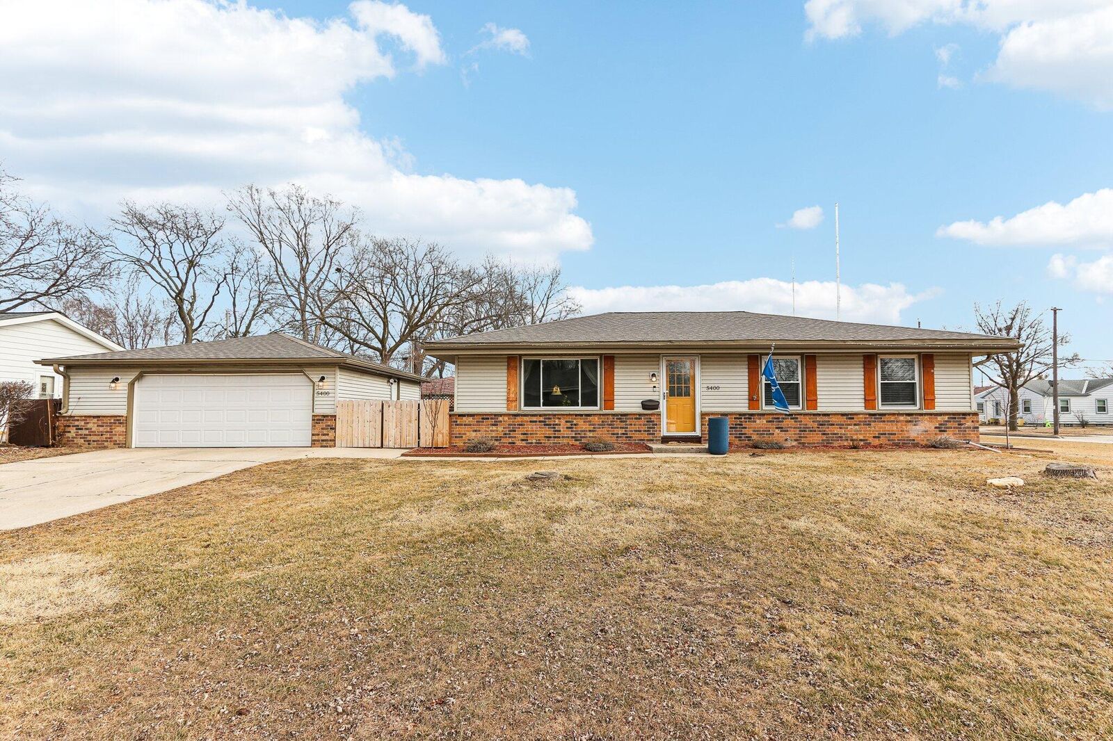 Property Photo:  5400 N 24th St  WI 53209 