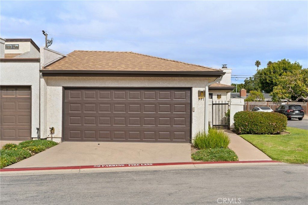 Property Photo:  911 Queens Court  CA 93454 