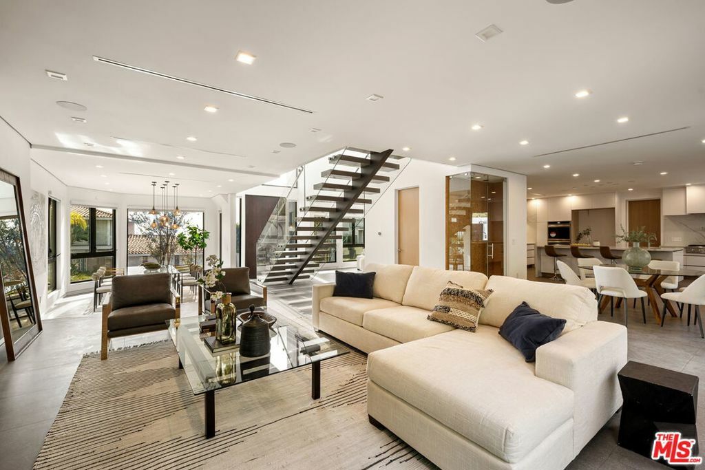 Property Photo:  7911 Oceanus Drive  CA 90046 