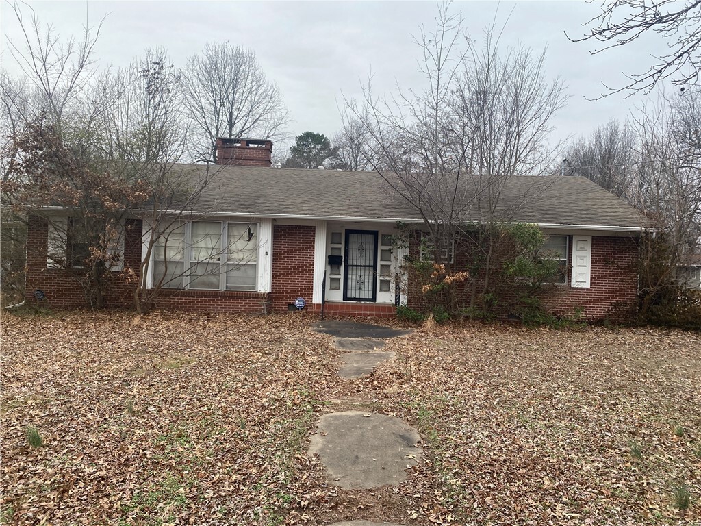 Property Photo:  300 S West End Street  AR 72764 