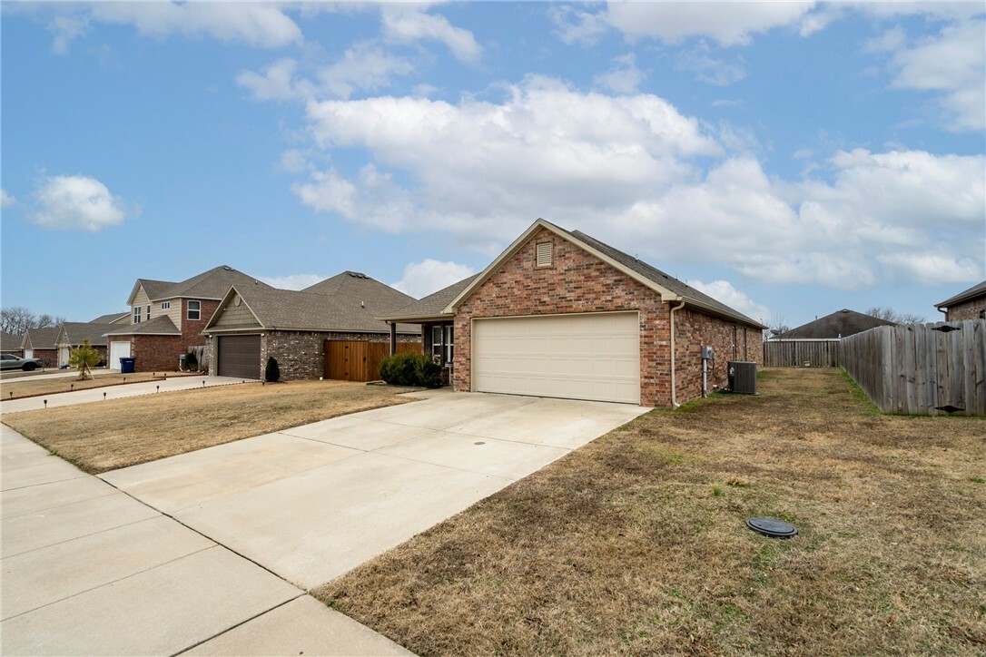 Property Photo:  1228 Canyon Gate Drive  AR 72761 