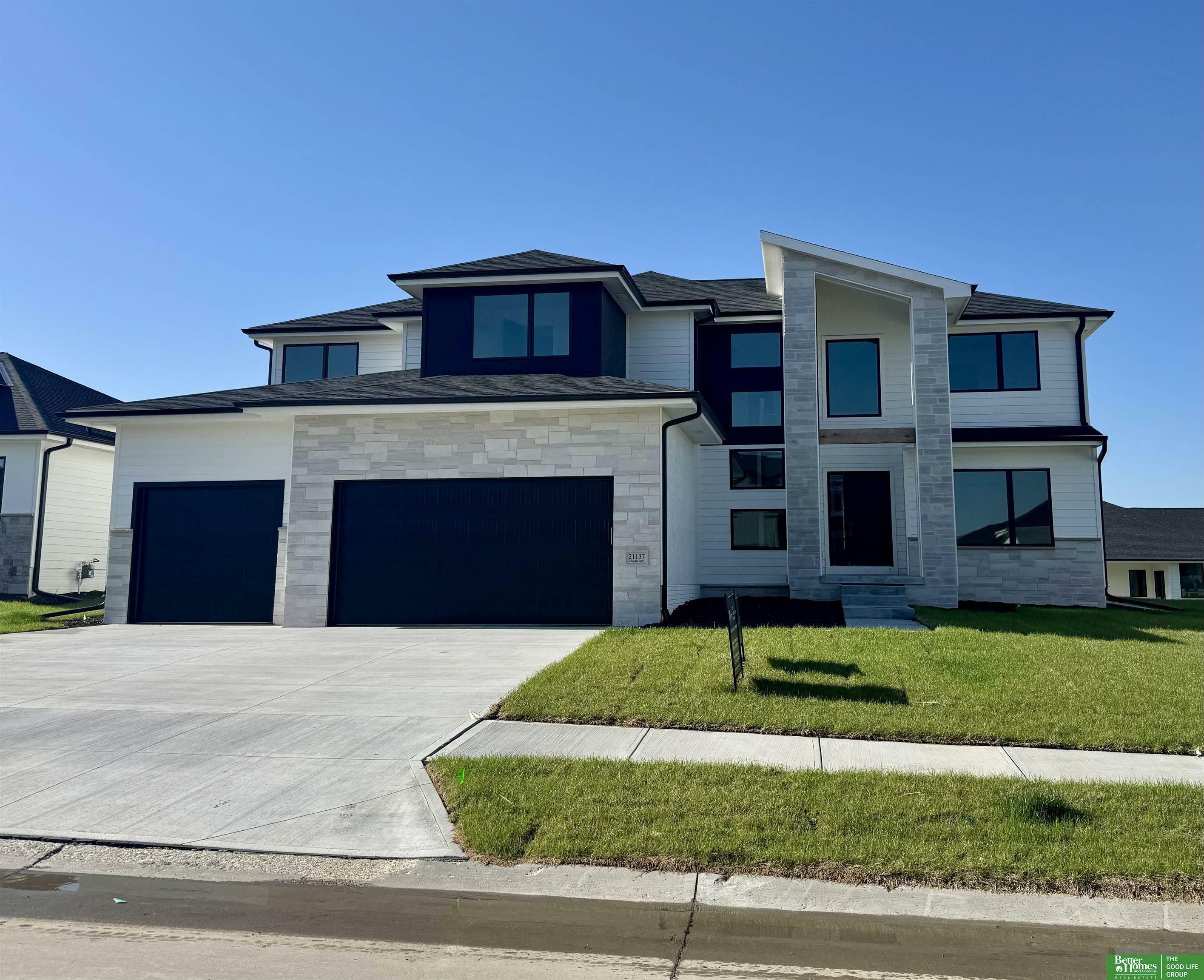 Property Photo: 21137 Ellison Avenue NE 68022