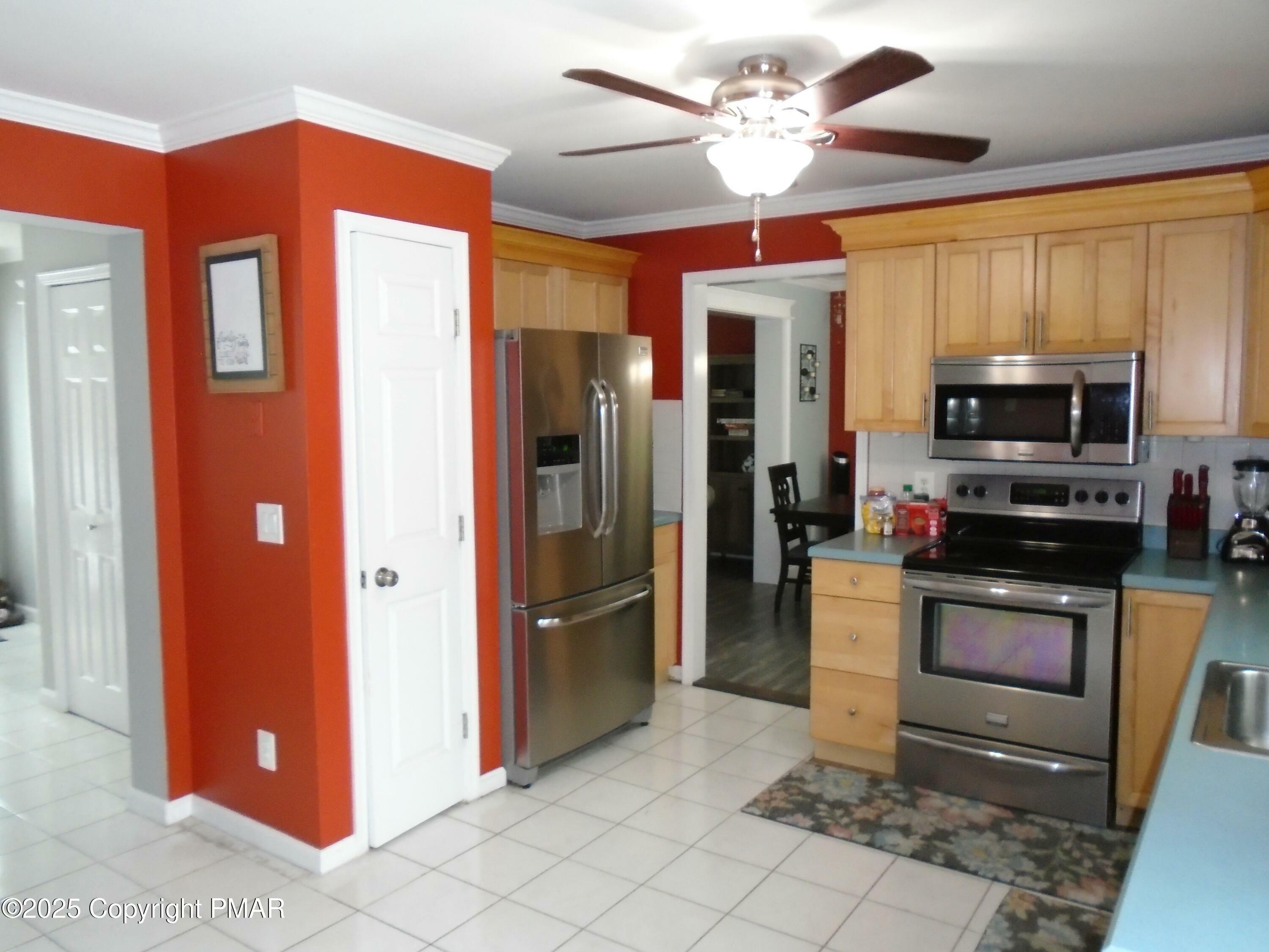 Property Photo:  5382 Vine Terrace  PA 18466 