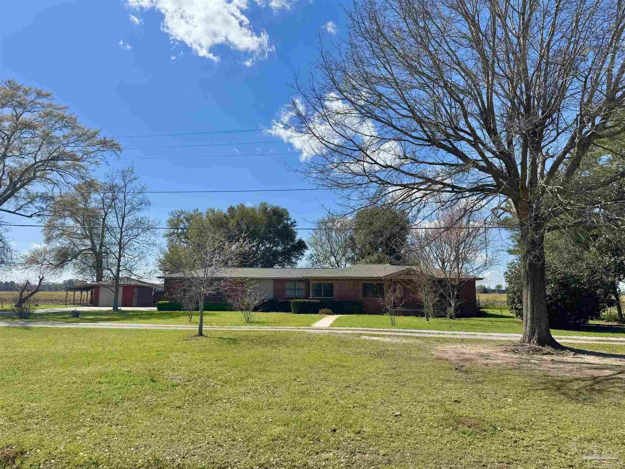 Property Photo: 4627 Spring St FL 32565