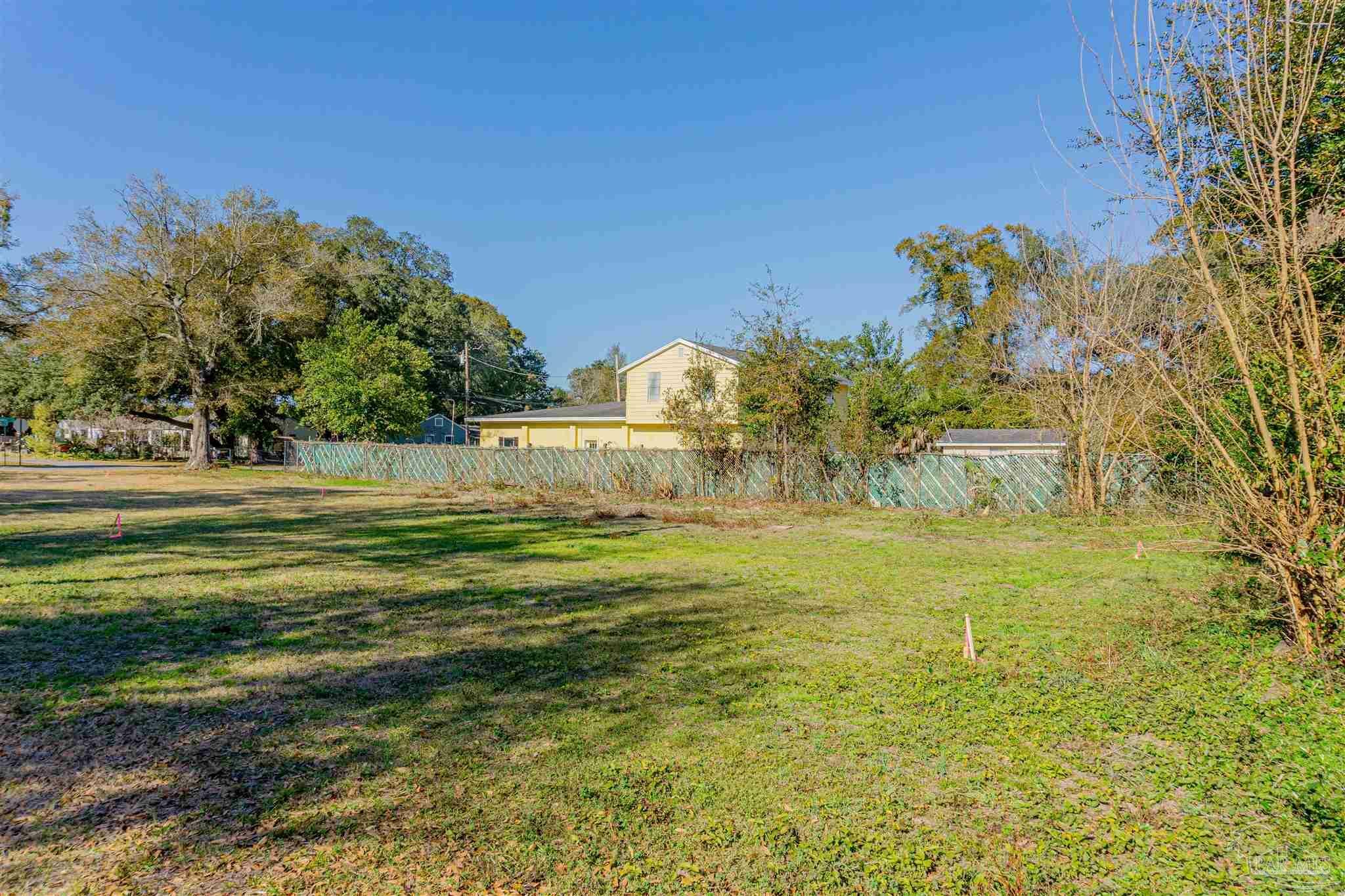 Property Photo:  220 Broadmoor Ln  FL 32507 