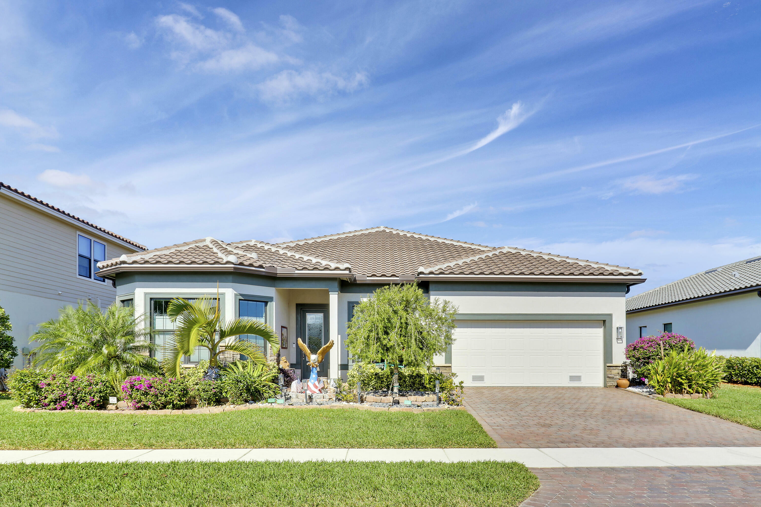 Property Photo: 663 SE Boboli Way FL 34984
