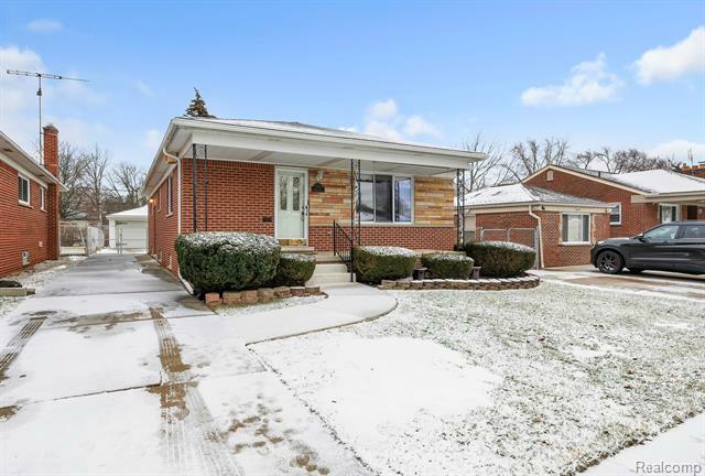 Property Photo:  7516 Robindale Avenue  MI 48127 