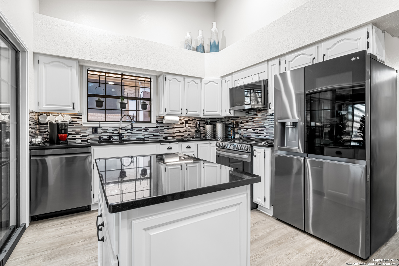 Property Photo: 3601 Elm Ct TX 78108