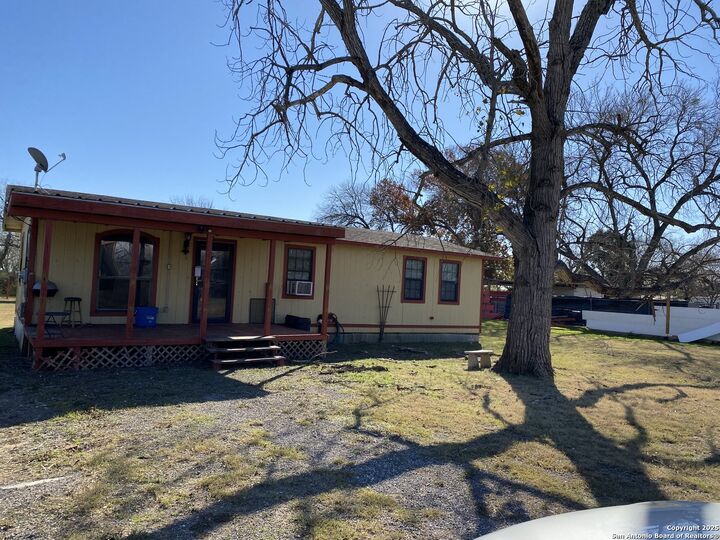 Property Photo: 1506 Hough TX 78101