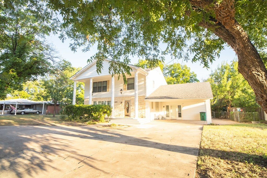 Property Photo:  109 Churchill Blvd  TX 76903 