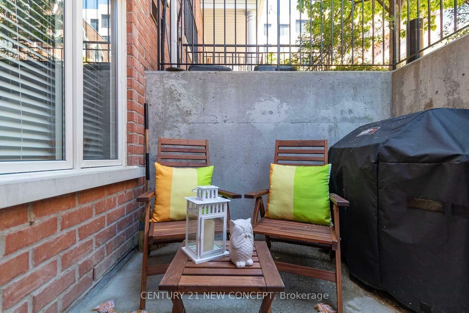 Property Photo: 10 Laidlaw Street Th725 ON M6K 1X2