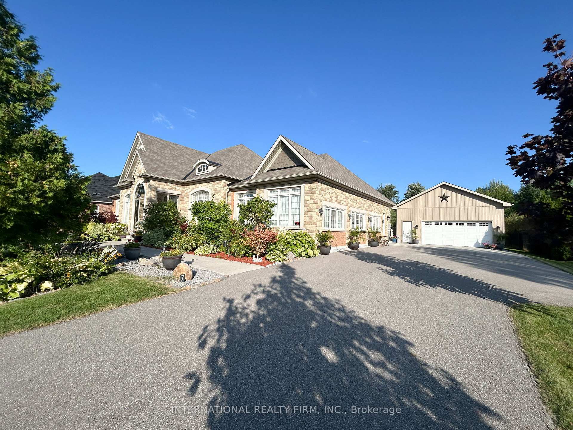 Photo de la propriété: 7 Wolford Court ON L4P 0B1