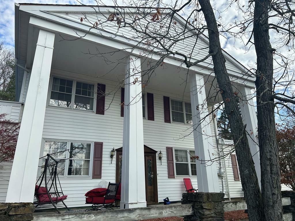 Property Photo:  818-822 Larchmont Circle  NY 14905 