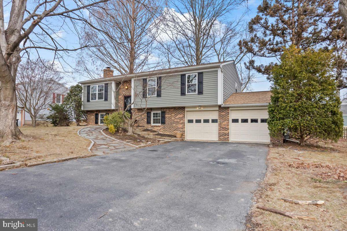 Property Photo:  465 Amesbury Road  PA 17601 