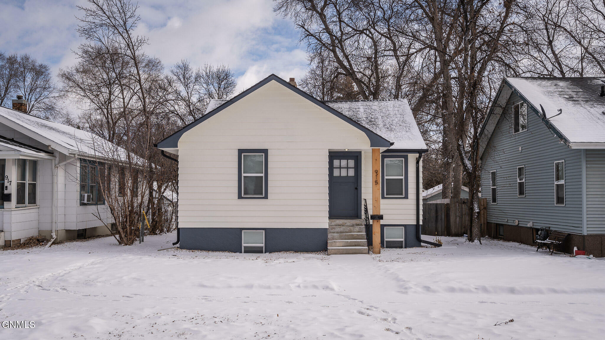 Property Photo:  915 6th Street N  ND 58501 