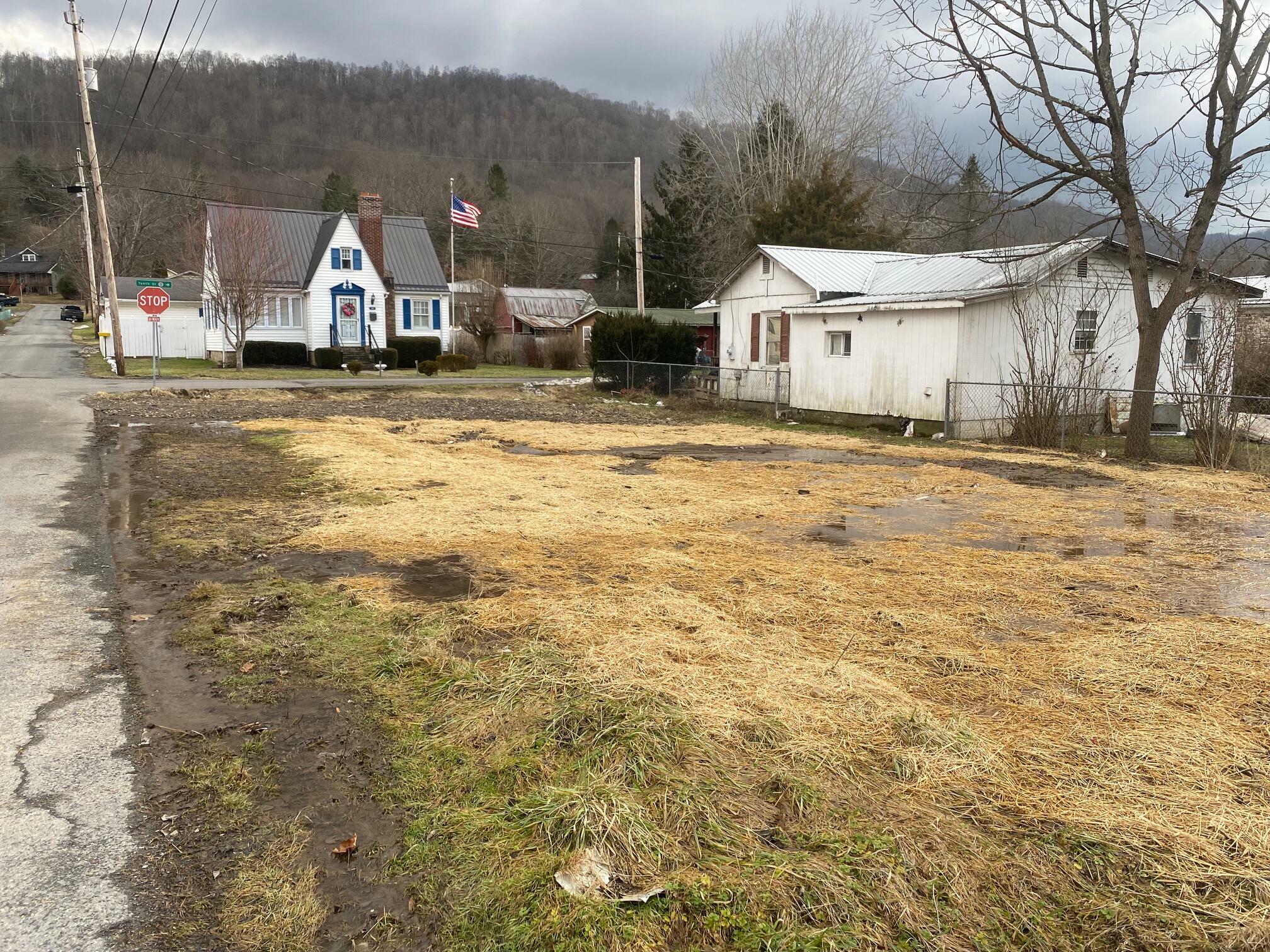 Property Photo:  366 10th St  WV 25962 