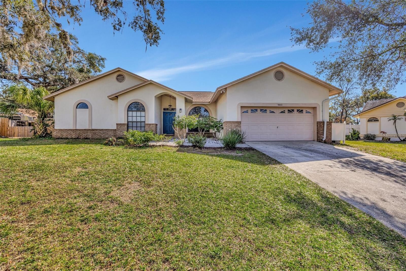 Property Photo: 1803 Tawnee Place FL 33510