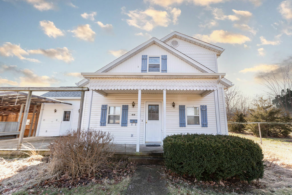 Property Photo:  416 E Eureka Avenue  IL 61530 