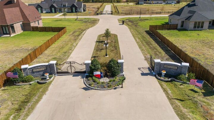 Property Photo: 1331 Greycrest Terrace TX 76065