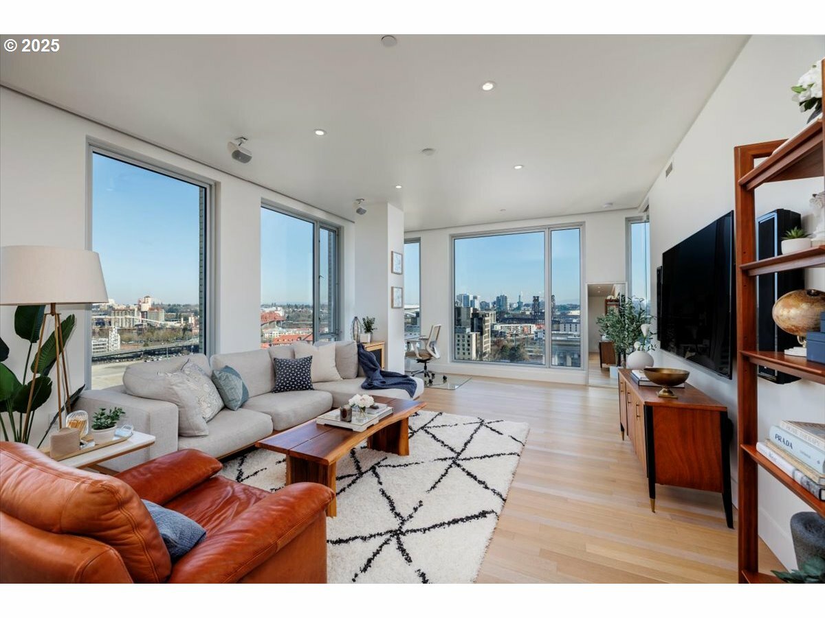 Property Photo: 937 NW Glisan St 1436 OR 97209
