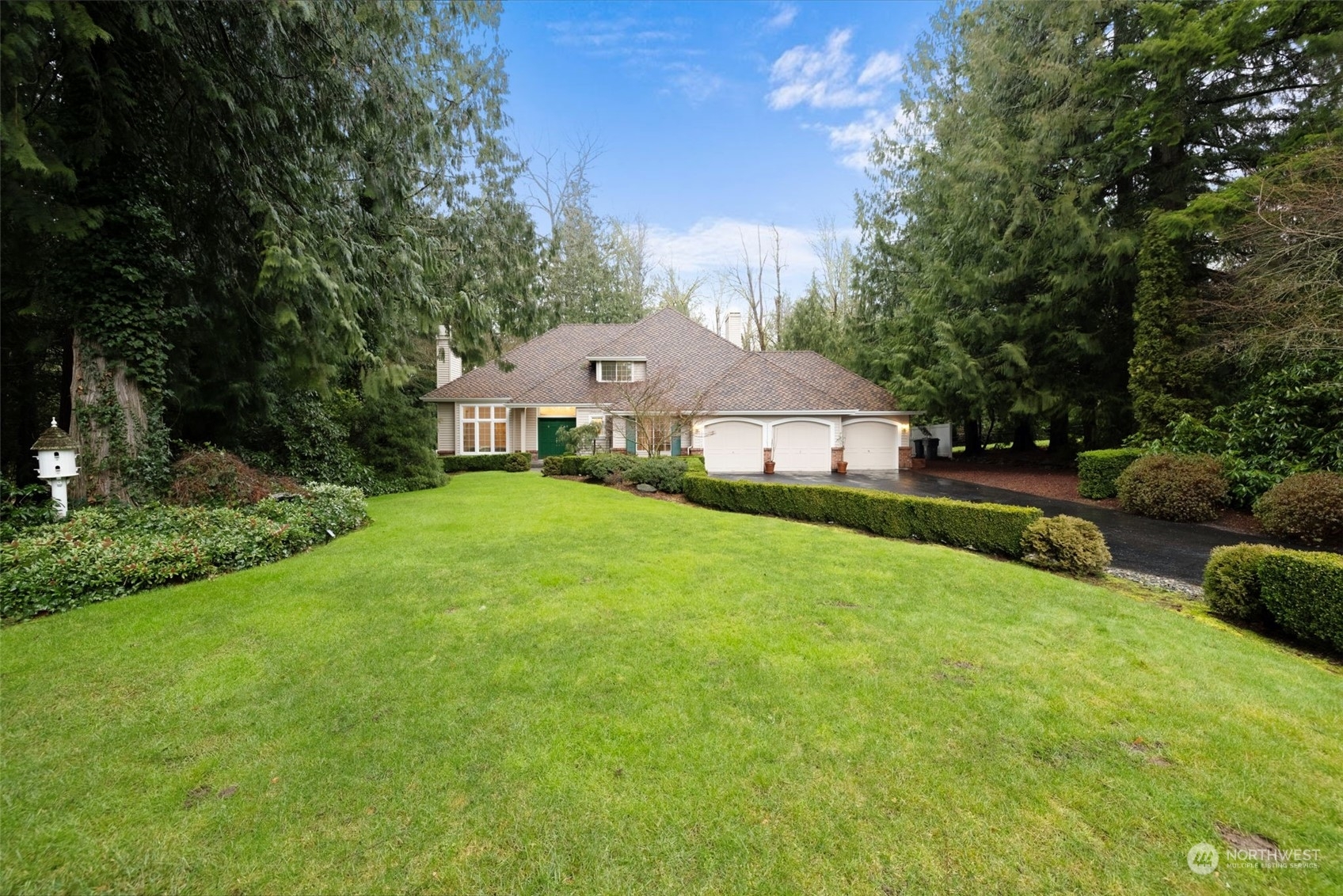 Property Photo: 23608 NE 54th Place WA 98053