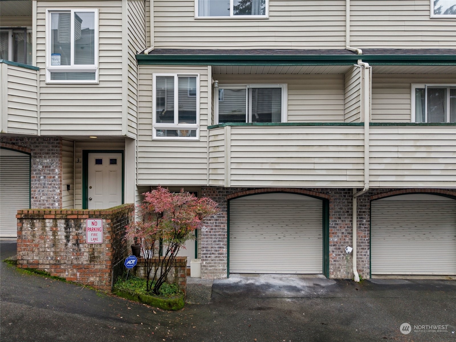 Property Photo: 19523 Aurora Avenue N 4 WA 98133