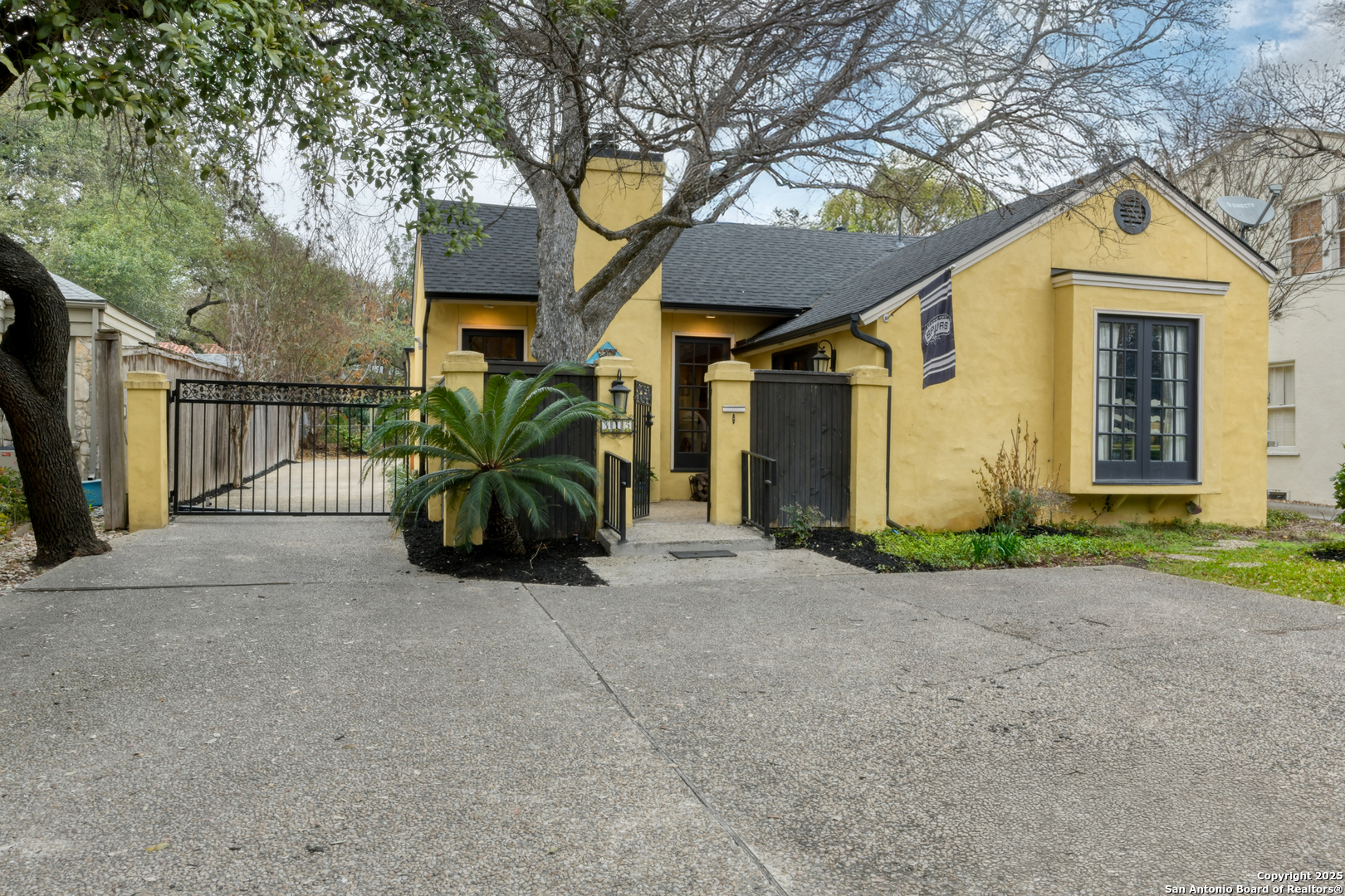 Property Photo:  315 College Blvd  TX 78209 