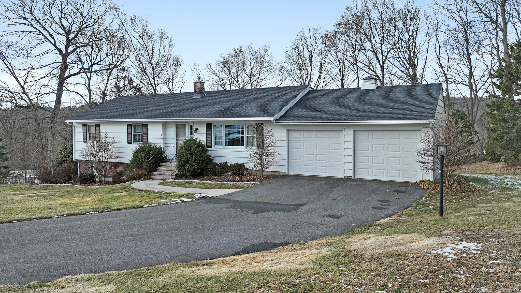 Property Photo:  21 Briarwood Circle  CT 06770 