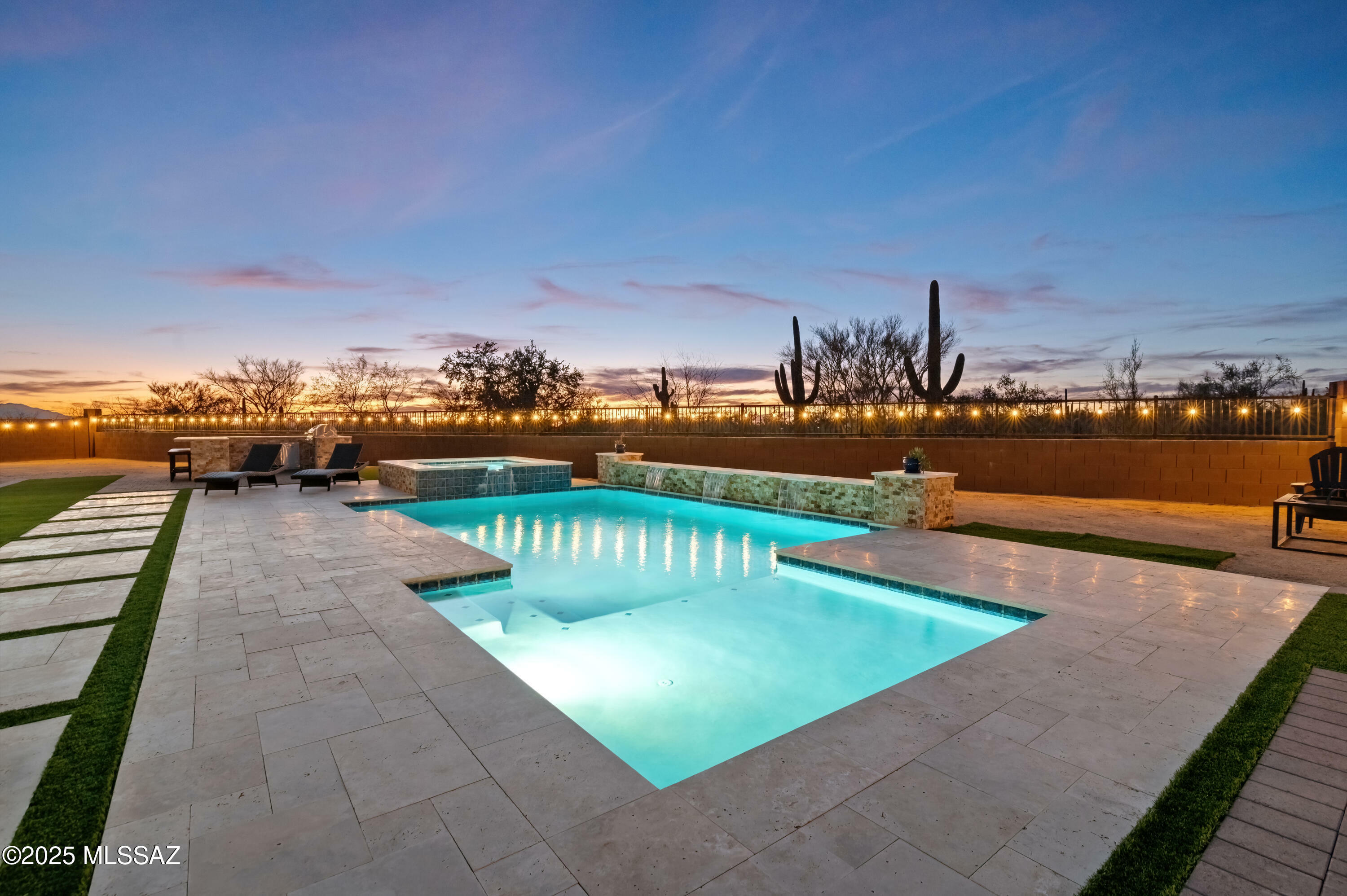 Property Photo:  2750 W Plateau Ridge Drive  AZ 85742 