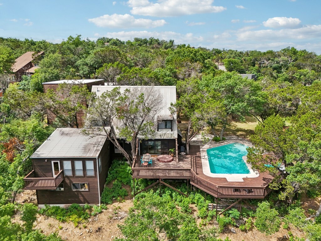 Property Photo: 1002 Jousting Place TX 78746