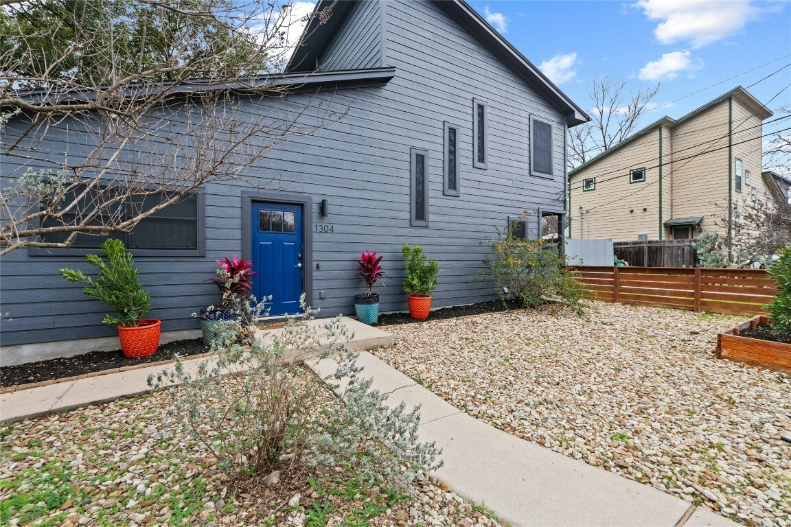 Property Photo:  1304 Alamo Street  TX 78702 