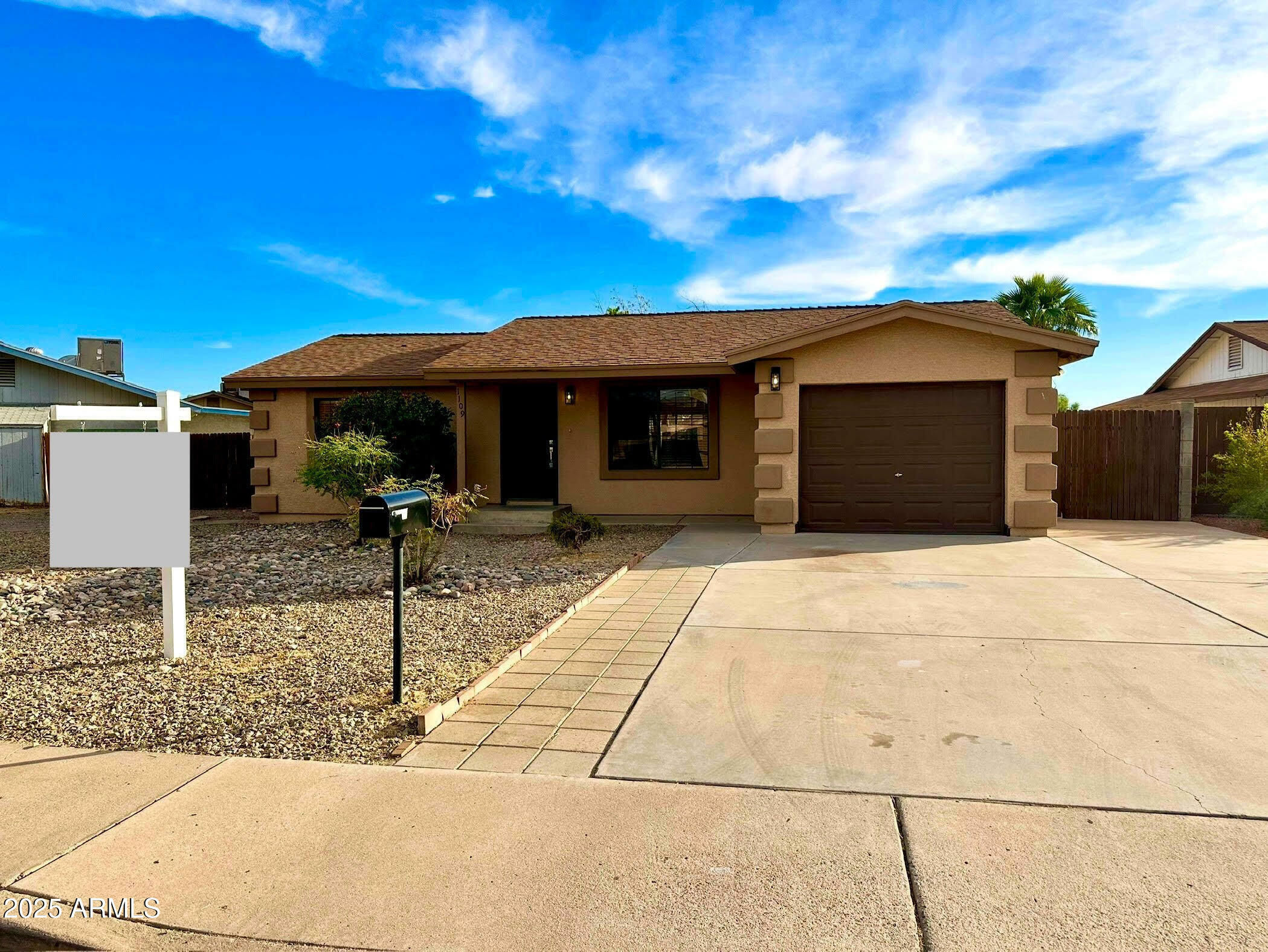 Property Photo:  1109 E Emerald Avenue  AZ 85204 