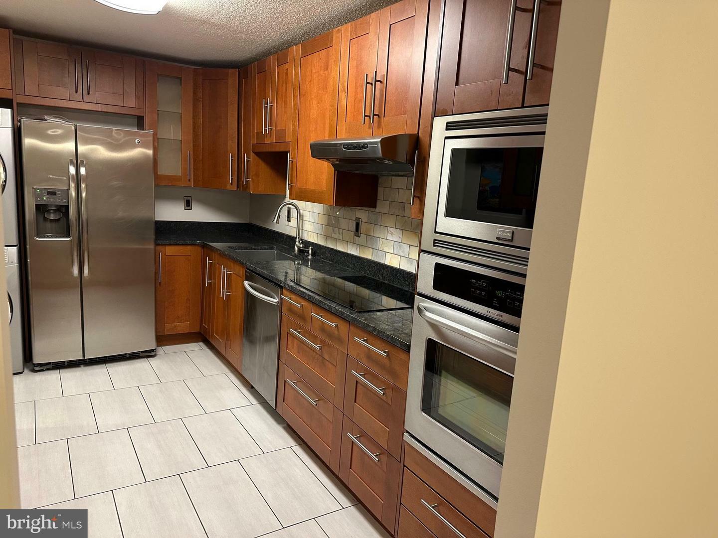 Property Photo: 307 Yoakum Parkway 609 VA 22304