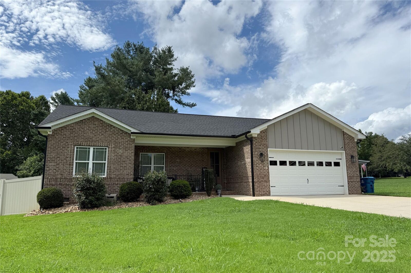 Property Photo: 5324 Stonewood Drive NC 28602