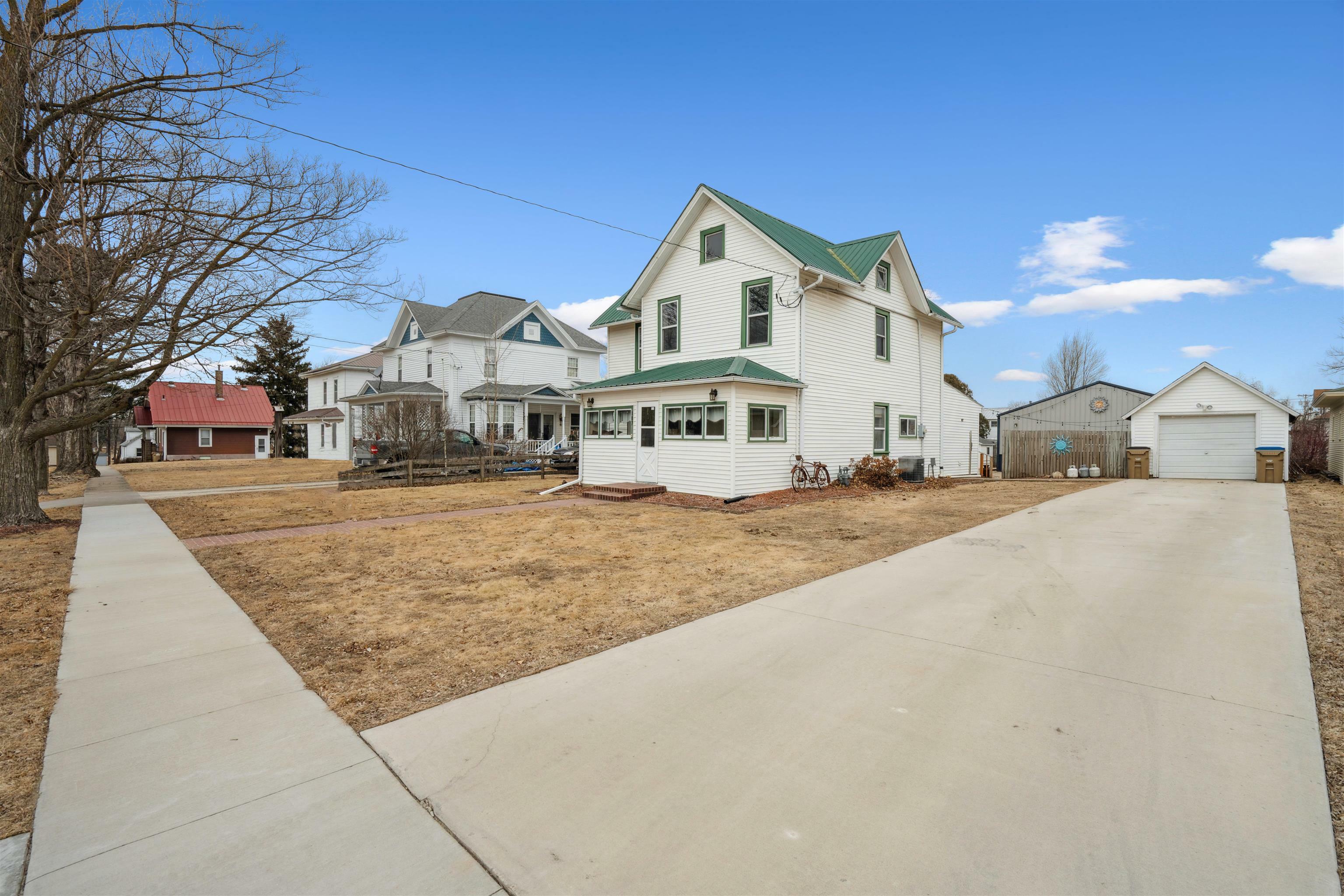 Property Photo:  107 W Elm Street  IA 52076 