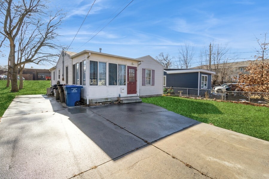 609 E Edison Avenue  Des Moines IA 50315 photo