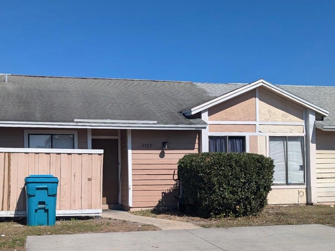 Property Photo: 4709 Almond Willow Drive FL 32808