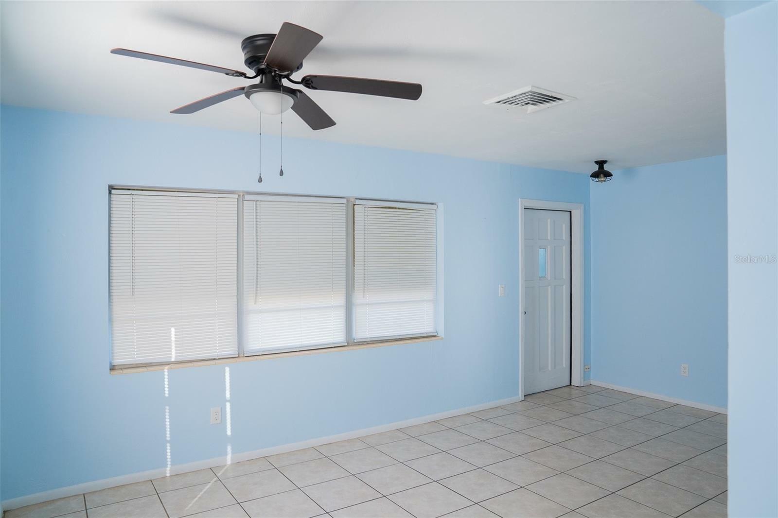 Property Photo: 526 Hampton Avenue FL 33801