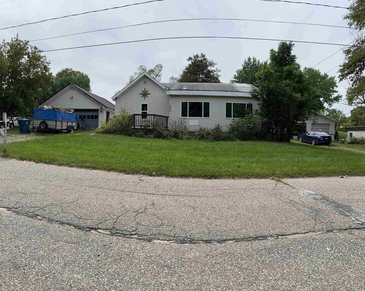 Property Photo: 206 Grant Street MI 48654