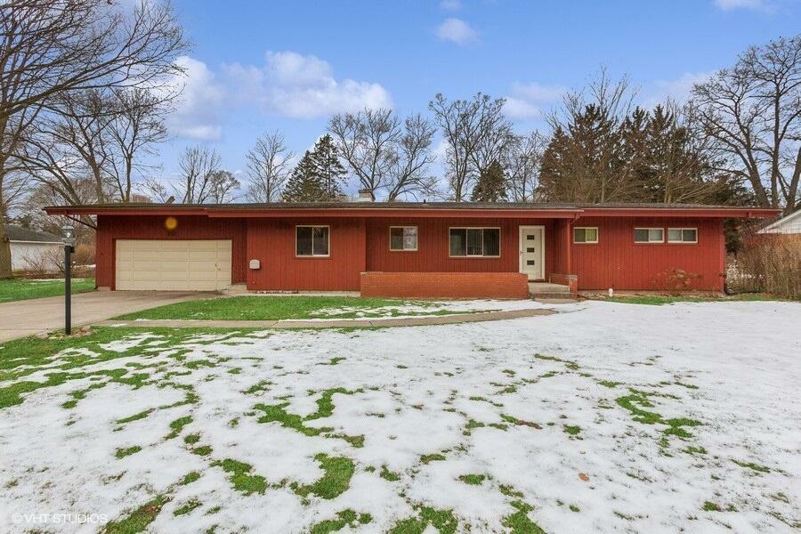 Property Photo:  1834 Commonwealth Road  MI 49022 