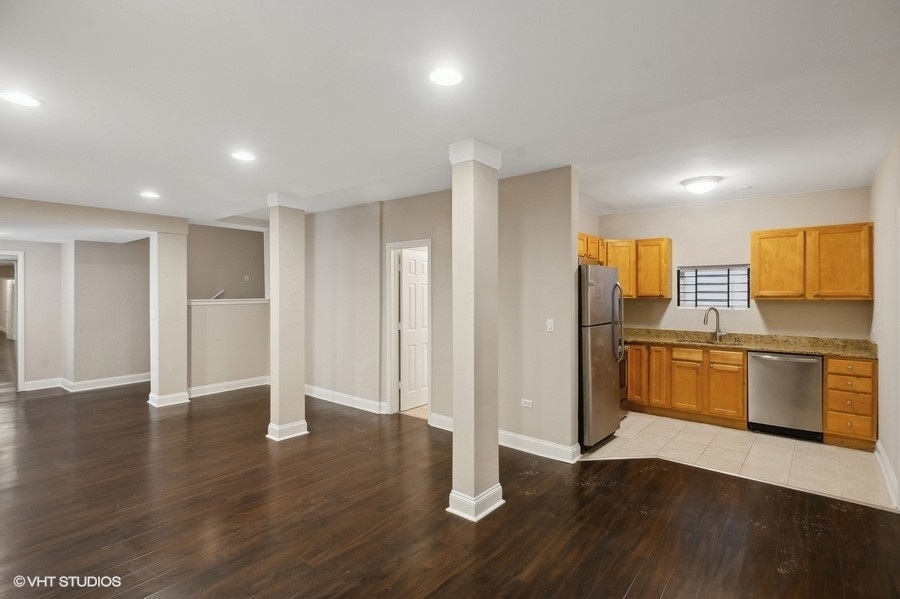 Property Photo: 6144 N Washtenaw Avenue 1 IL 60659