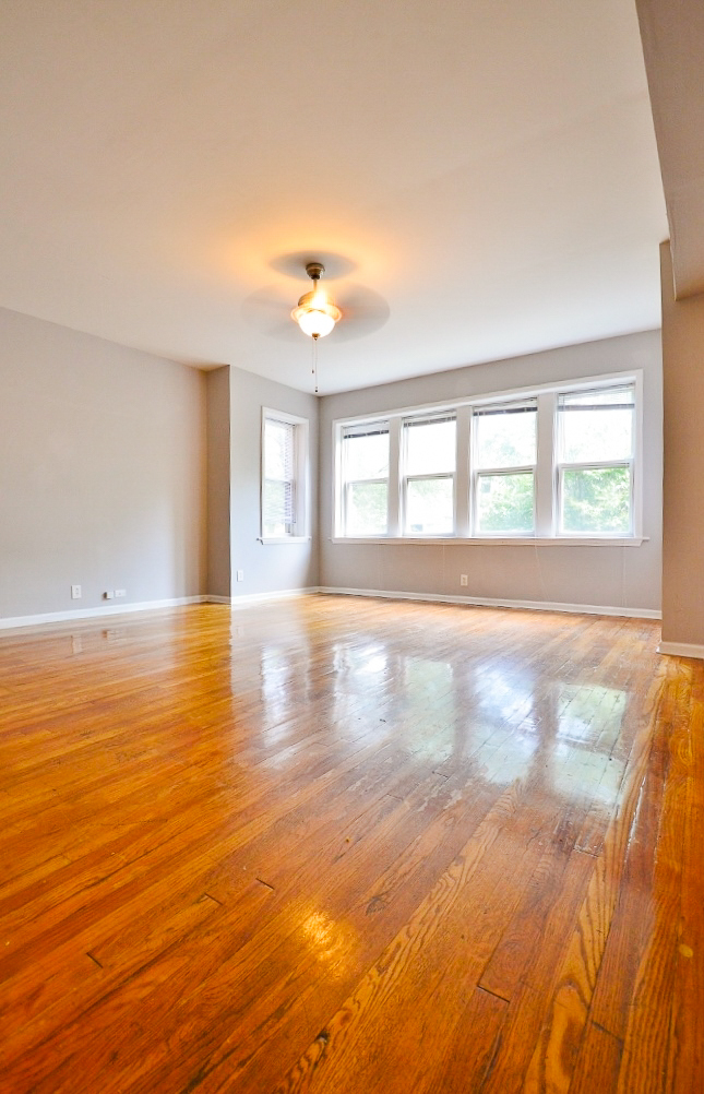 Property Photo:  2510 N Harding Avenue 1  IL 60647 