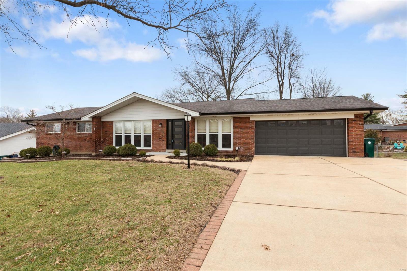 Property Photo:  430 Medina Drive  MO 63122 