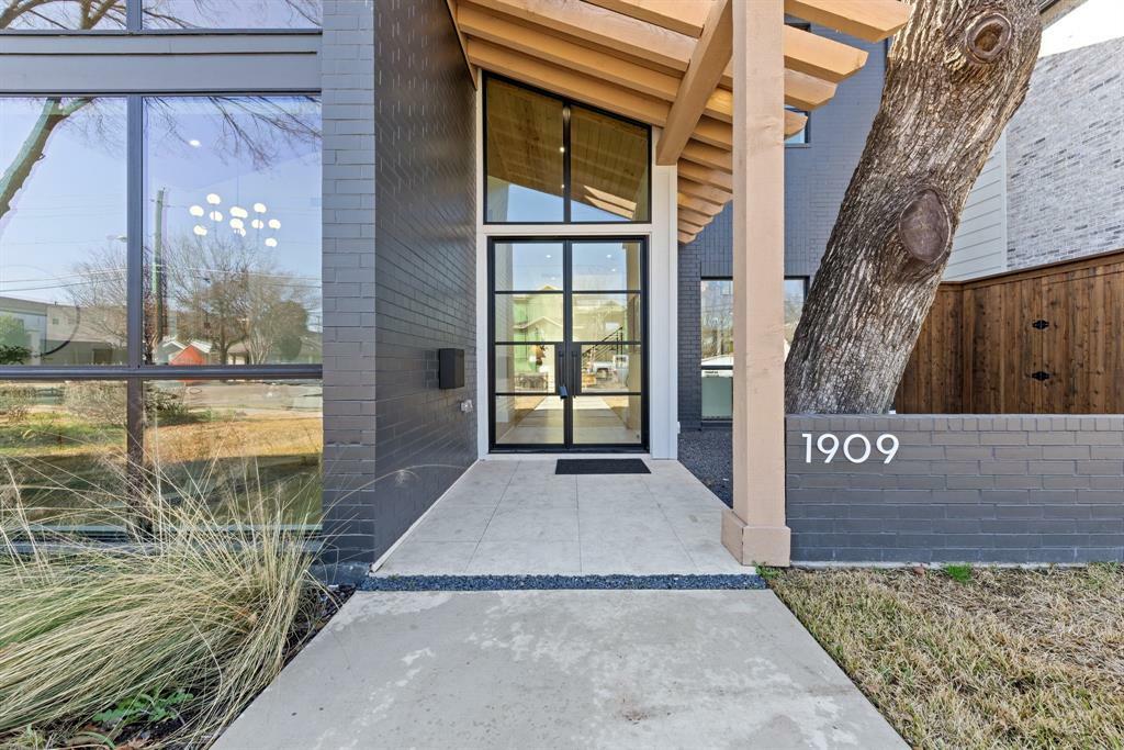Property Photo: 1909 McMillan Avenue TX 75206
