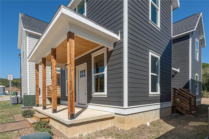 Property Photo:  1018 S Laramie Heights  AR 72704 