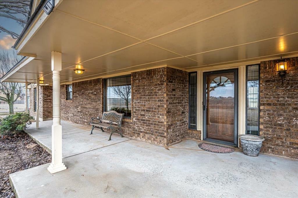 Property Photo:  2900 NE Apache Street  OK 73078 